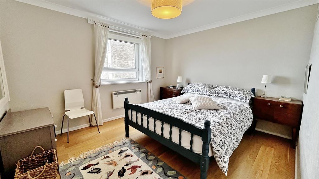 Additional image 15 of 2 bed flat for saleFrinton Court, The Esplanade, Frinton-On-Sea CO13