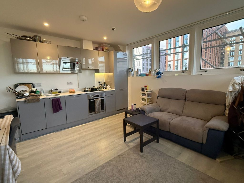 Property photo 1 of 7 Photo 6