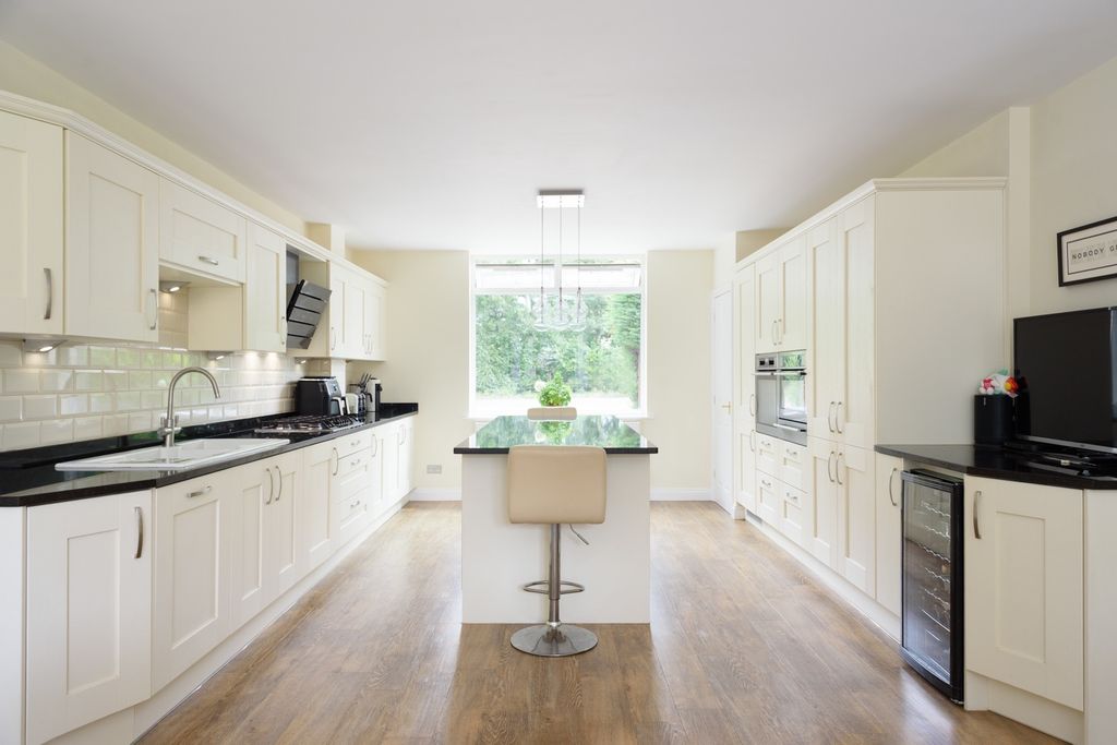 Property photo 3 of 26 5228607
