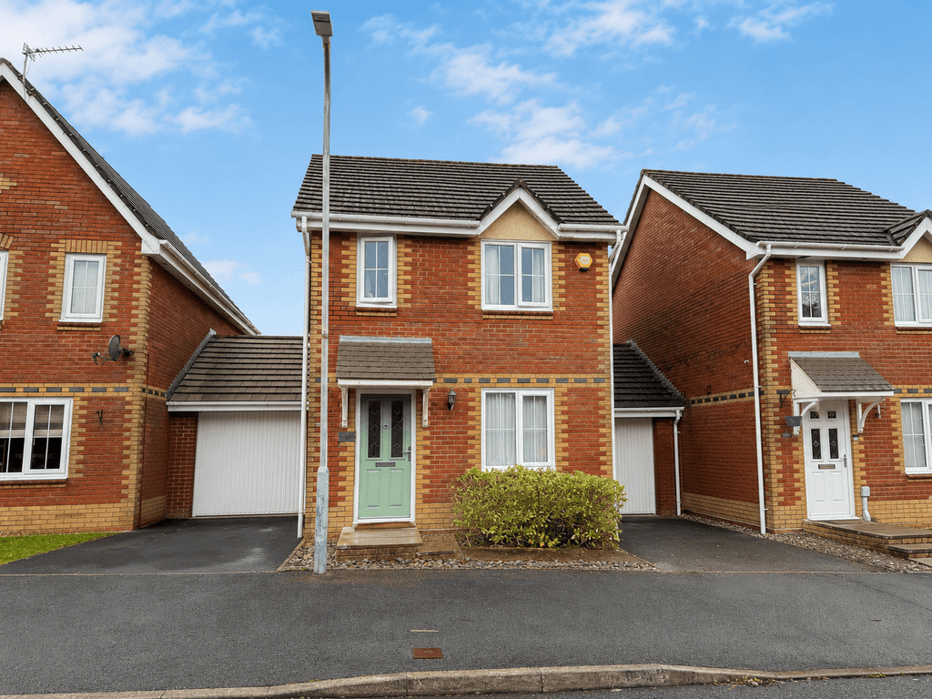Property photo 1 of 13 3 Bedroom Detached House For Sale On Ffordd Ger Y Llyn, Tircoed Forest, Sa4