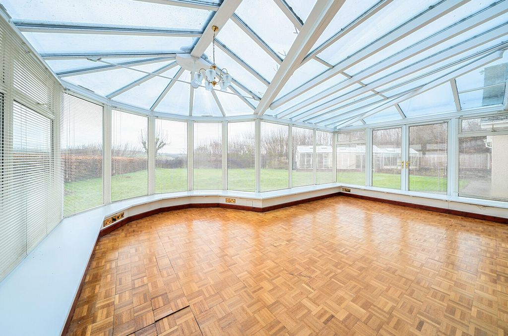 Property photo 3 of 18 1405101-10-697B5A...