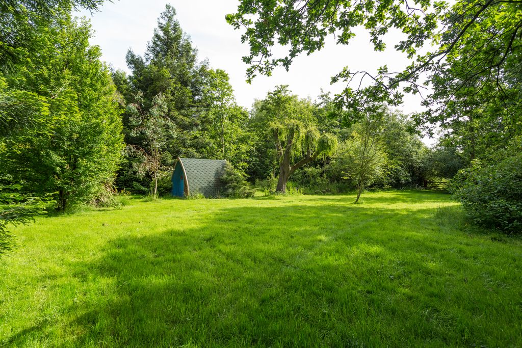 Property photo 2 of 18 Grounds