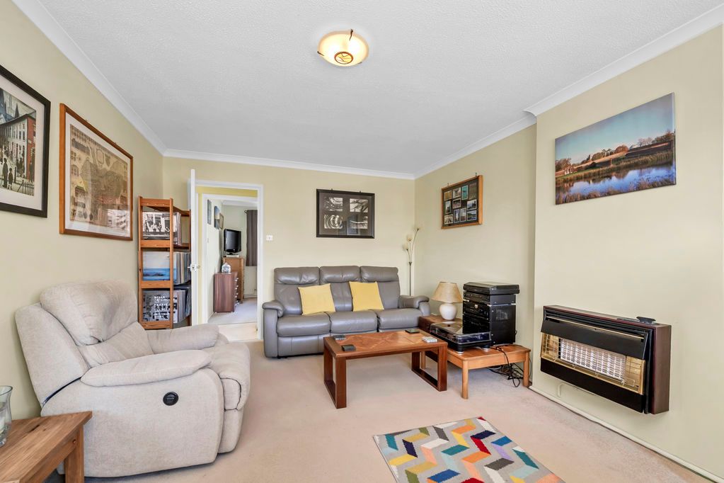 Property photo 3 of 16 Sitting Room