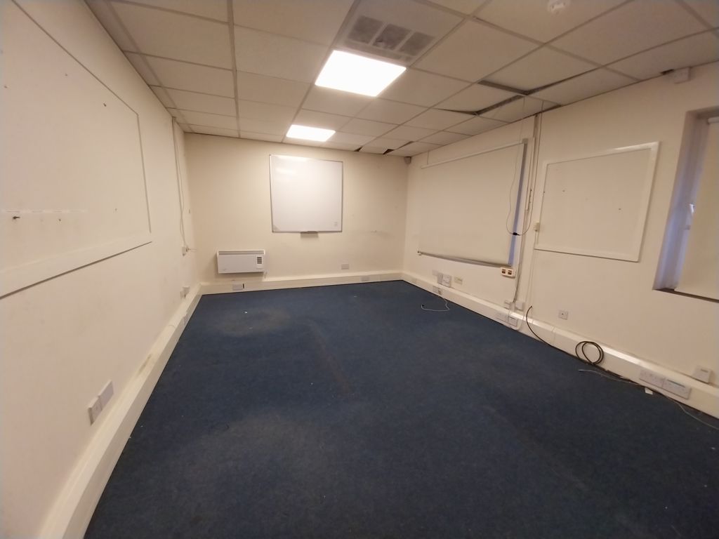 Property photo 2 of 8 Photo 3