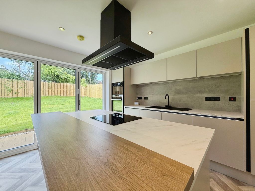Property photo 2 of 21 Kitchen Aspect