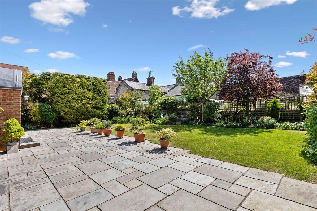 Property photo 3 of 34 South Facing Garden