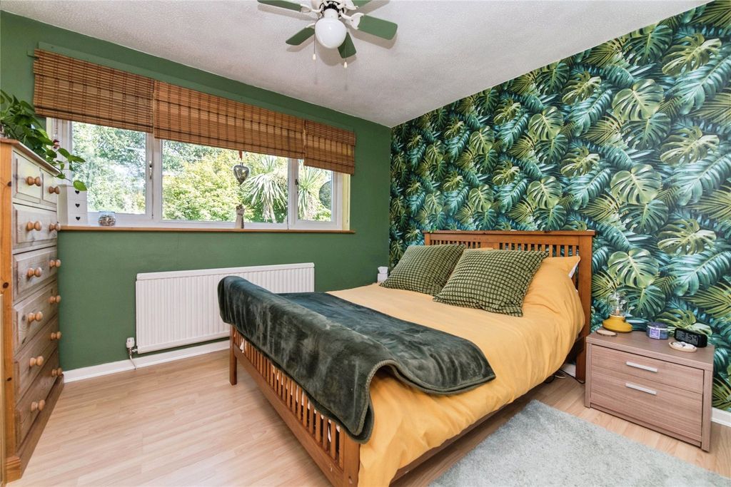 Property photo 2 of 23 Picture No. 16