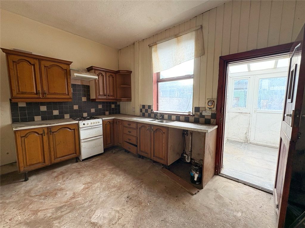 Property photo 3 of 8 Kitchen