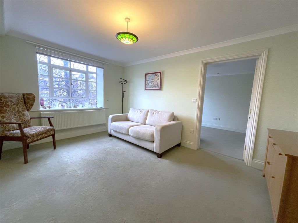 Property photo 3 of 17 Living Room.Jpeg