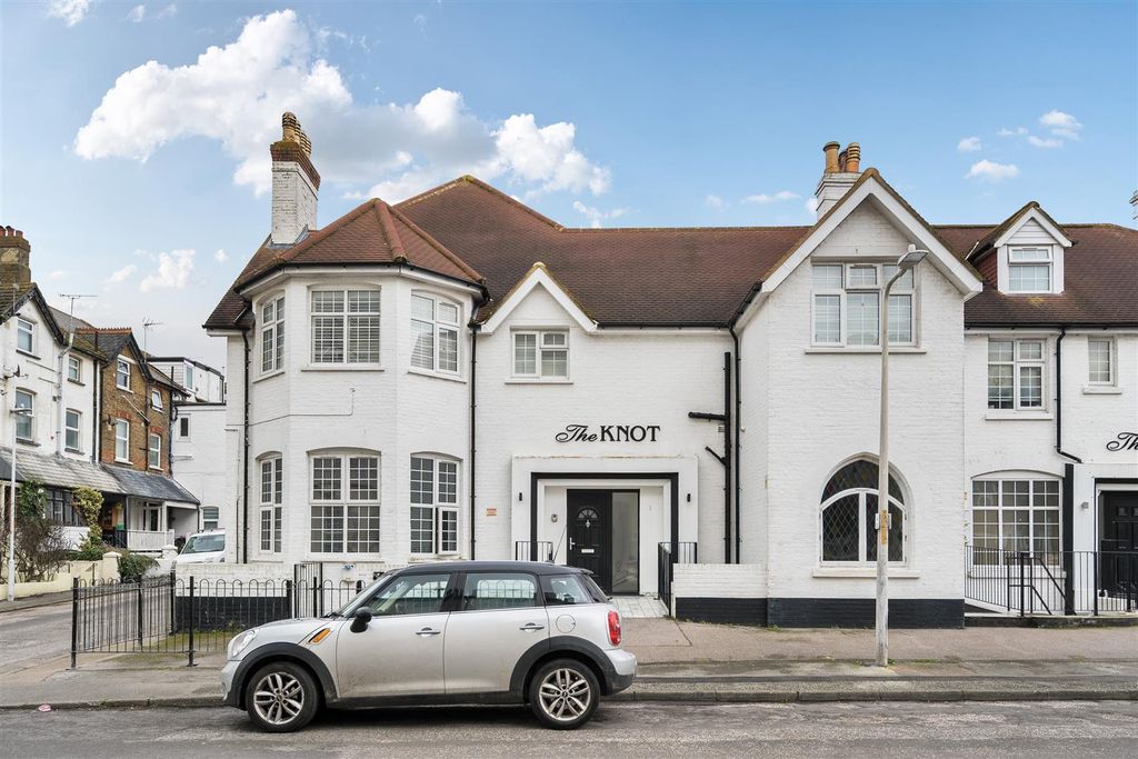 Property photo 3 of 20 1 Bedroom Flat For Sale In Westgate By Guildcrest