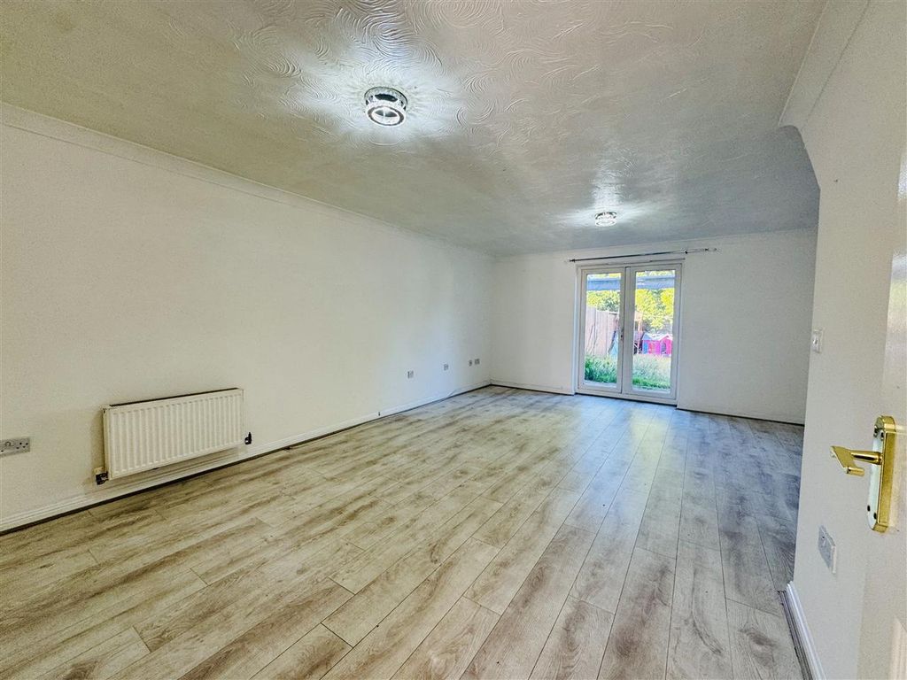 Property photo 2 of 10 Key Features