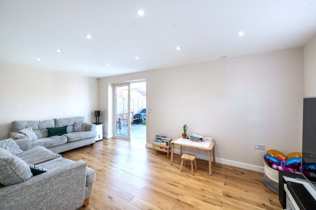 Property photo 2 of 14 Lounge