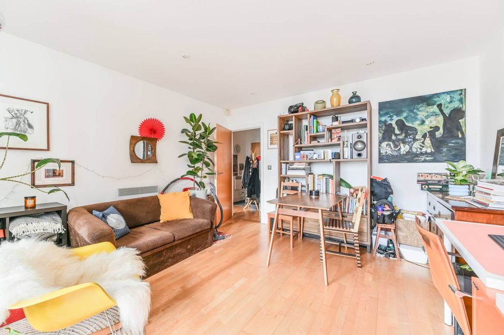 Property photo 3 of 6