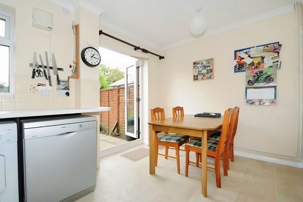Property photo 2 of 10 Kitchen