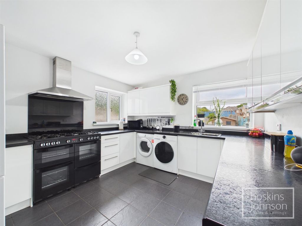Property photo 3 of 25 Kitchen