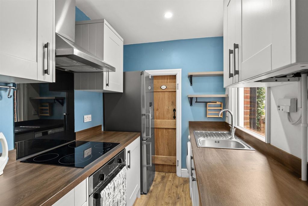 Property photo 3 of 18 16Doverstreet-007.Jpg