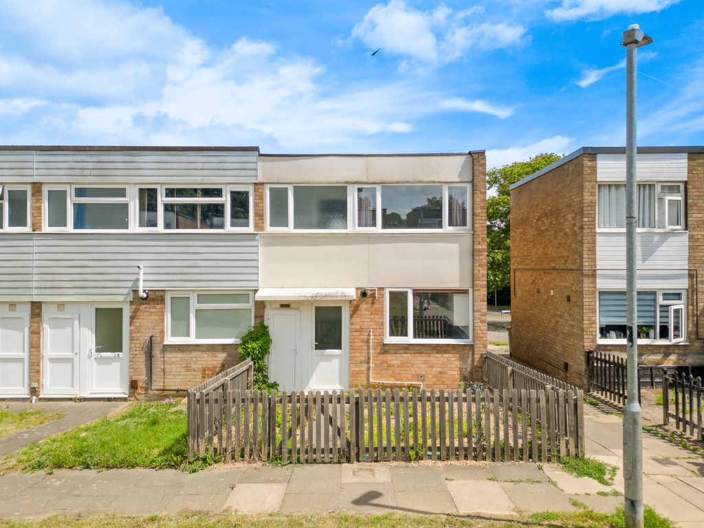 Property photo 1 of 14 Watten Court, Bletchley, Milton Keynes