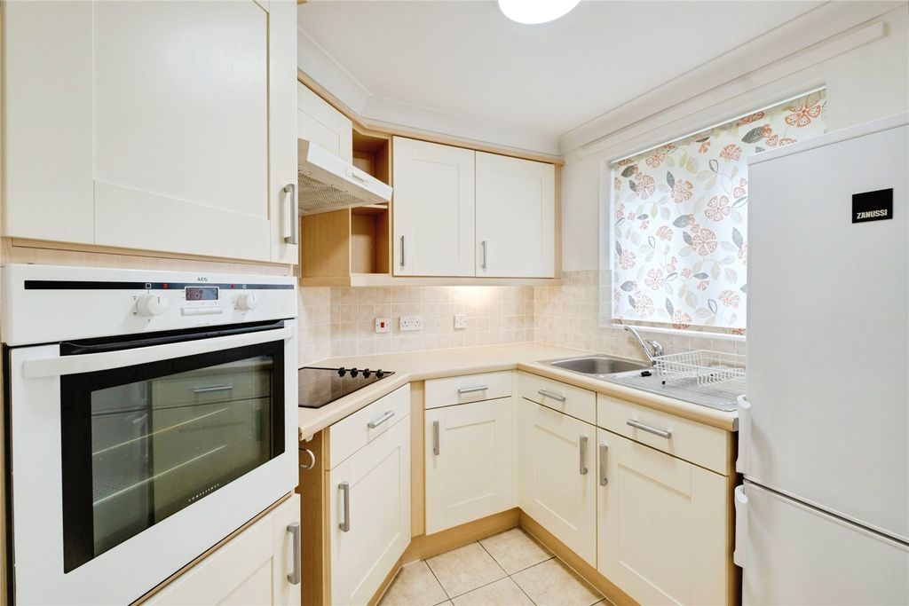 Property photo 3 of 12 Kitchen
