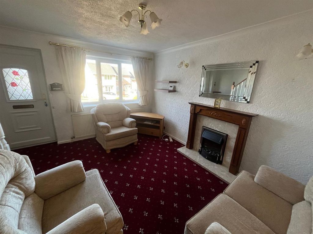 Property photo 3 of 31 Lounge