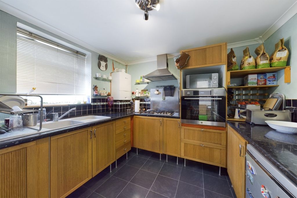 Property photo 2 of 9 Kitchen