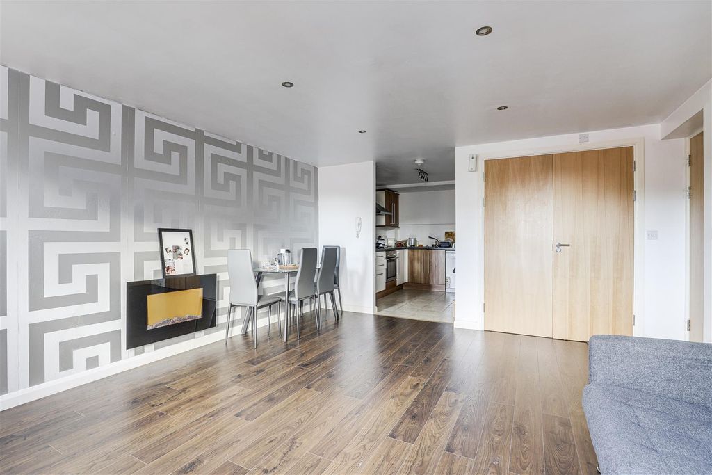 Property photo 3 of 10 12165.Jpg