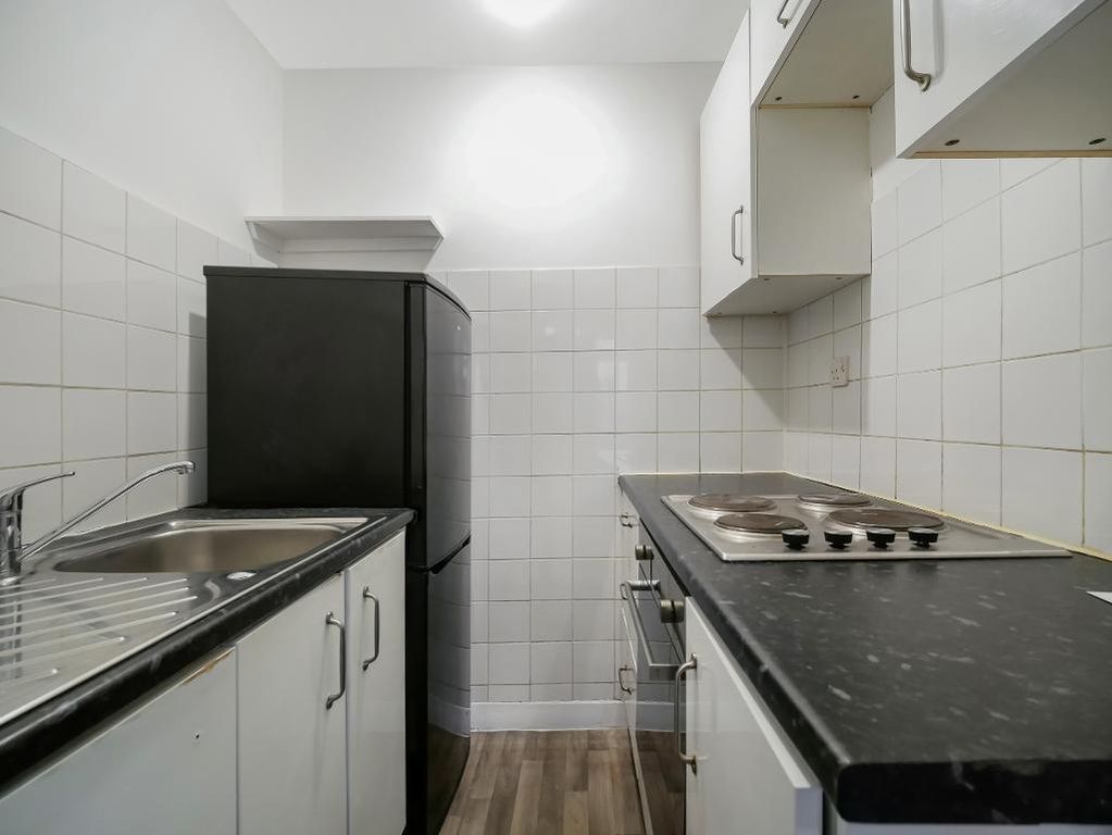 Property photo 3 of 19 Kitchen