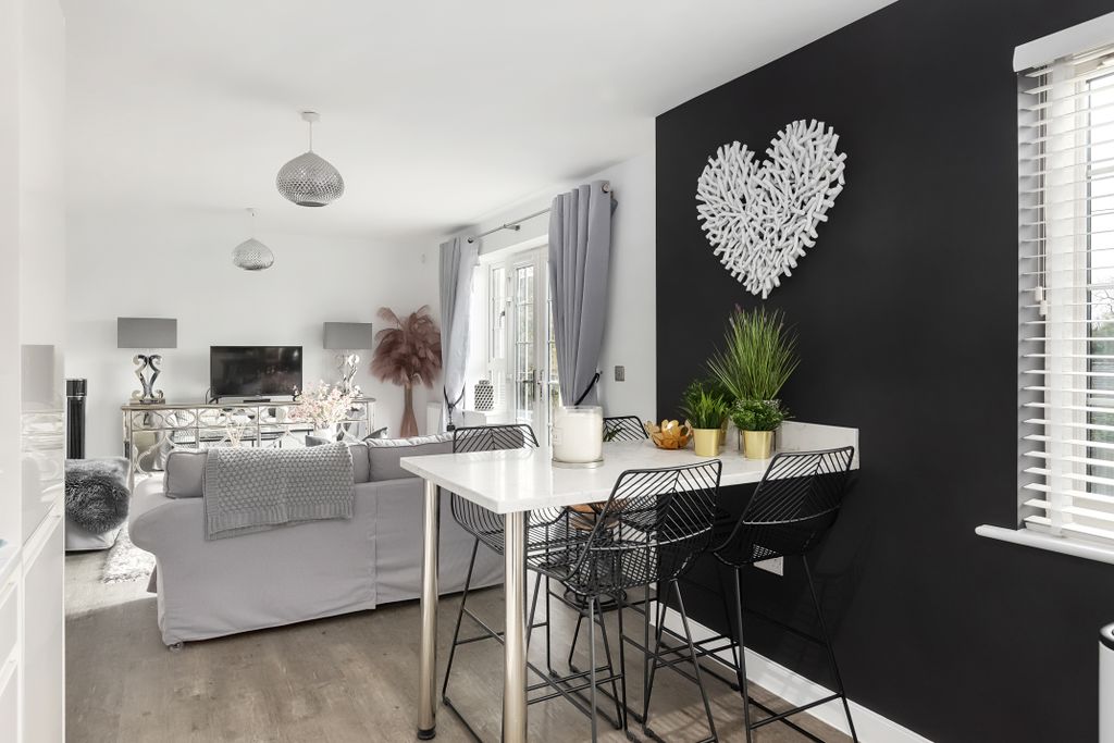 Property photo 2 of 7