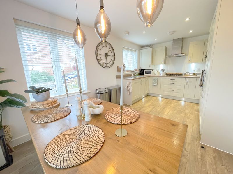 Property photo 2 of 22 Woodford Walk