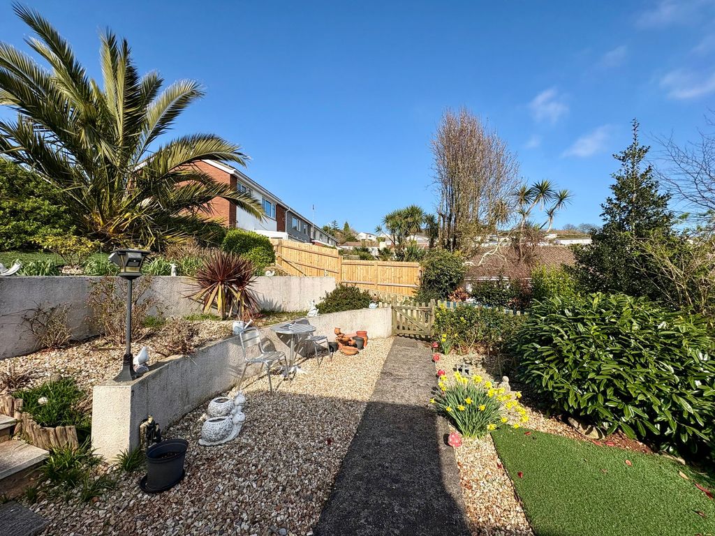 Property photo 2 of 28