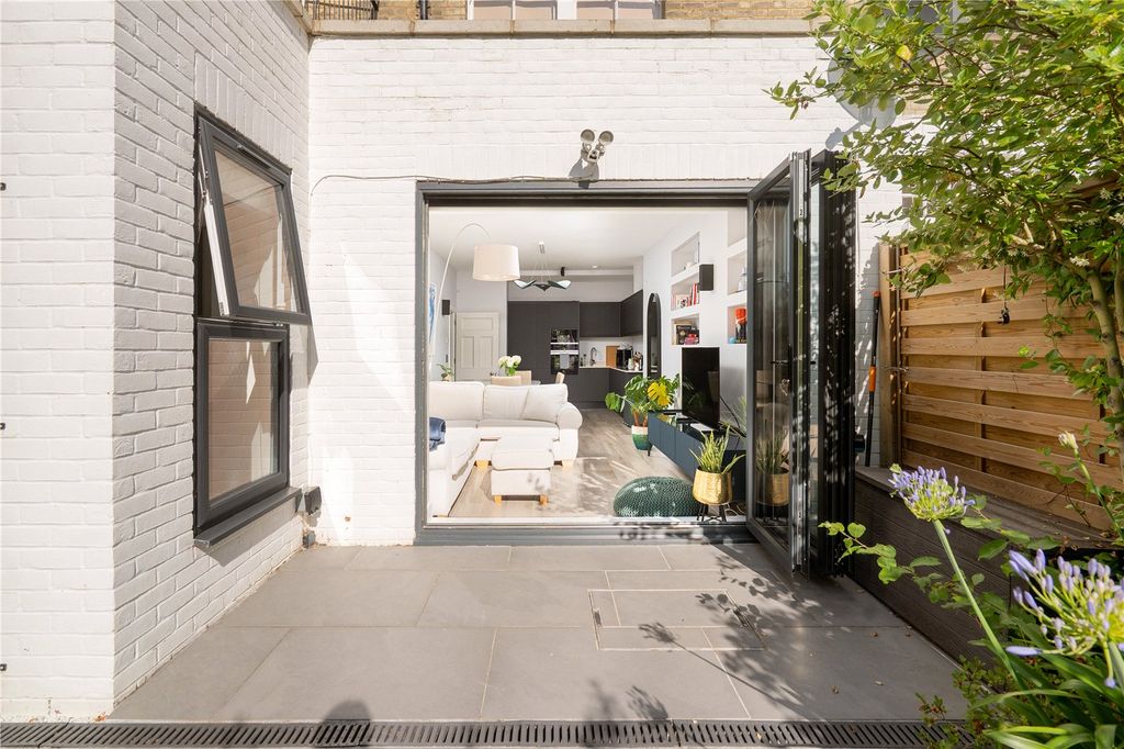 Property photo 3 of 11 Picture No. 13