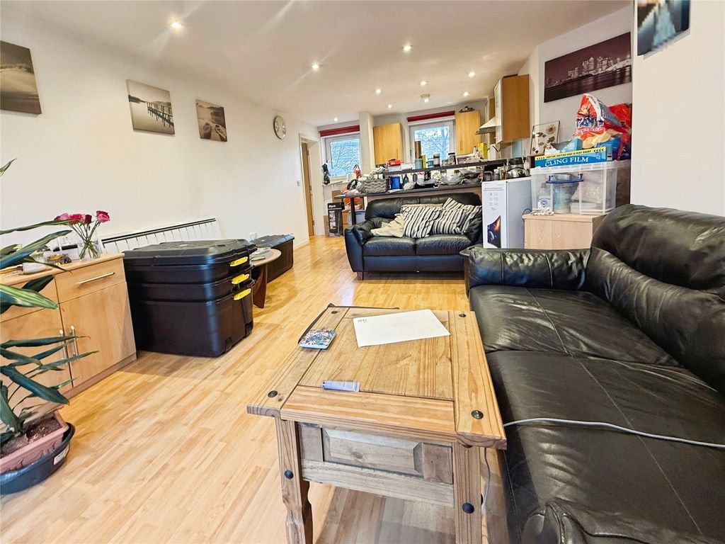 Property photo 2 of 8 Picture No. 16