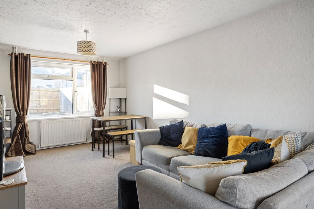 Property photo 3 of 9