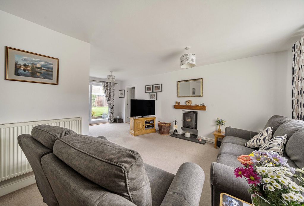 Property photo 2 of 15 1374344-8-6900Db5...