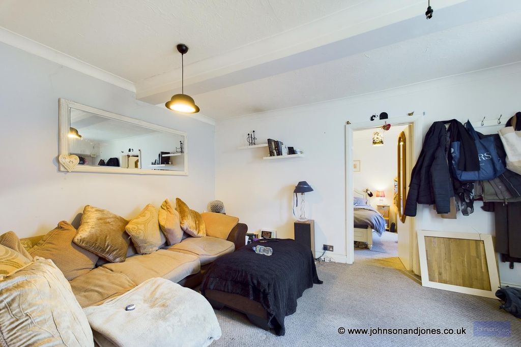 Property photo 3 of 7 3 Lounge.Jpg