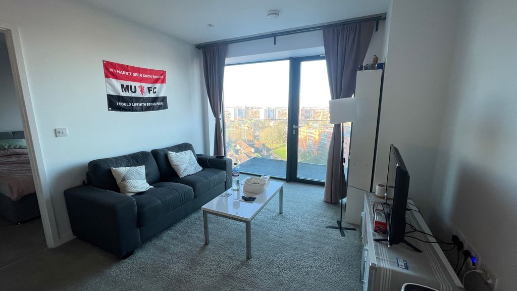 Property photo 2 of 21