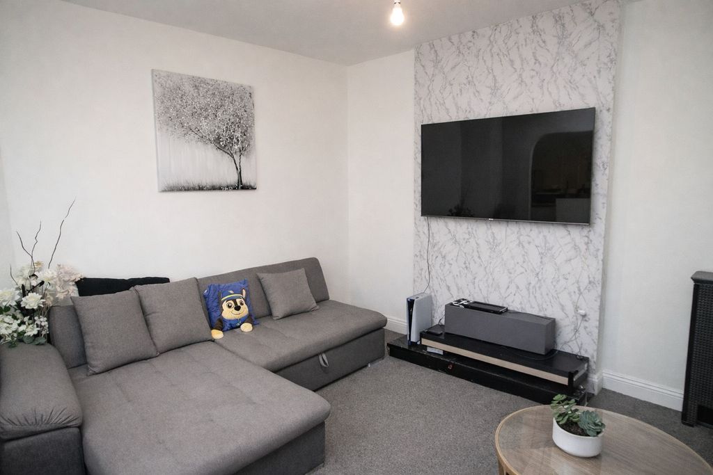 Property photo 2 of 8