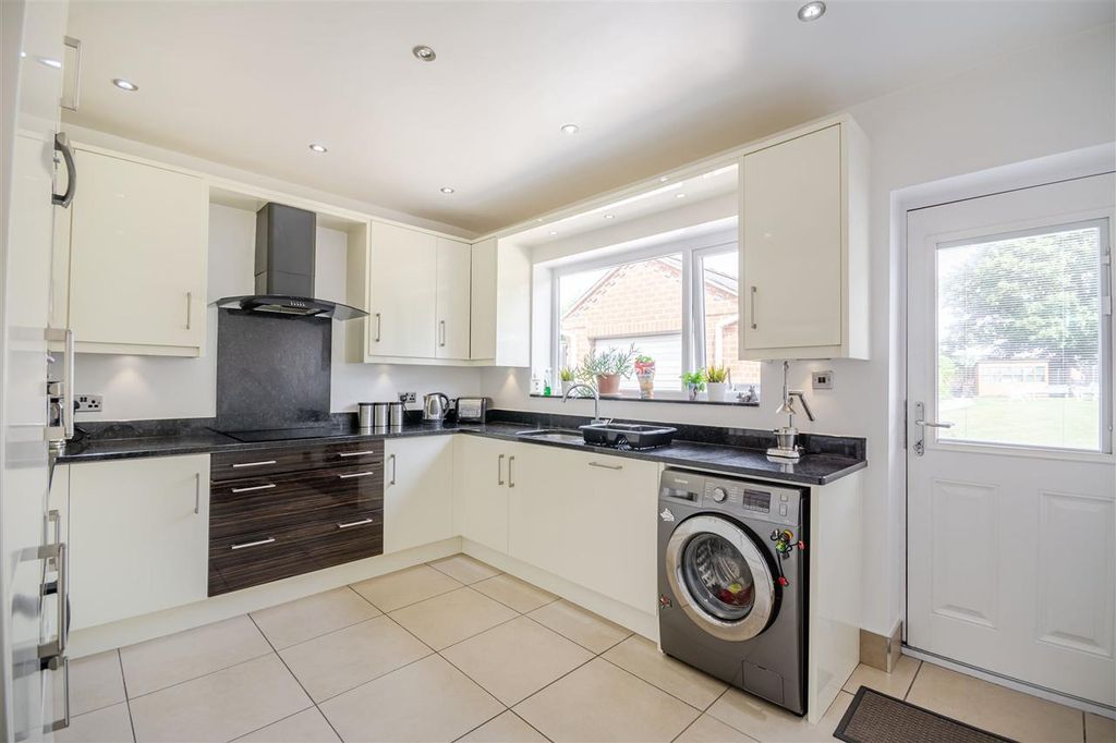 Additional image 10 of 3 bed detached bungalow for saleLongfield Lane, Ilkeston DE7