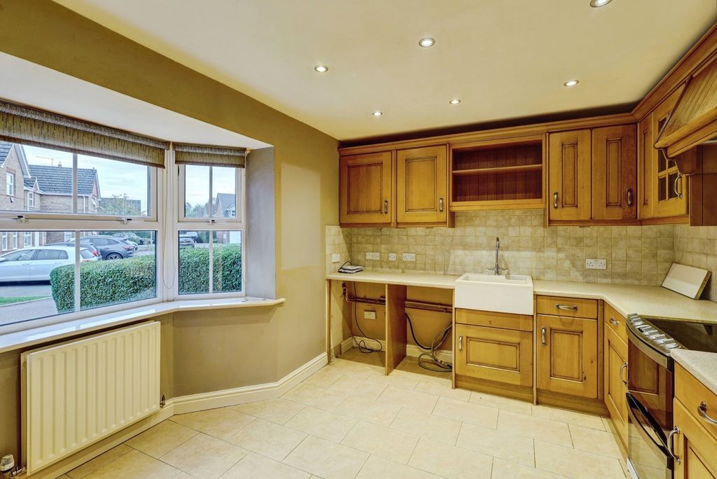 Property photo 3 of 17 Kitchen Diner