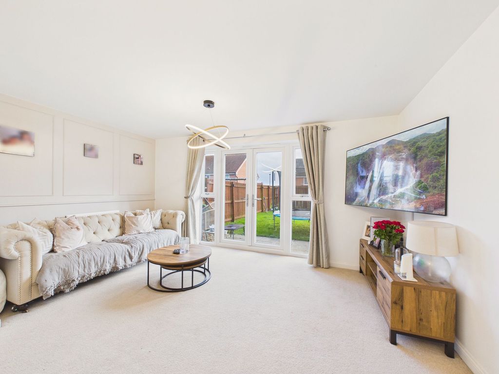 Property photo 2 of 12 Lounge