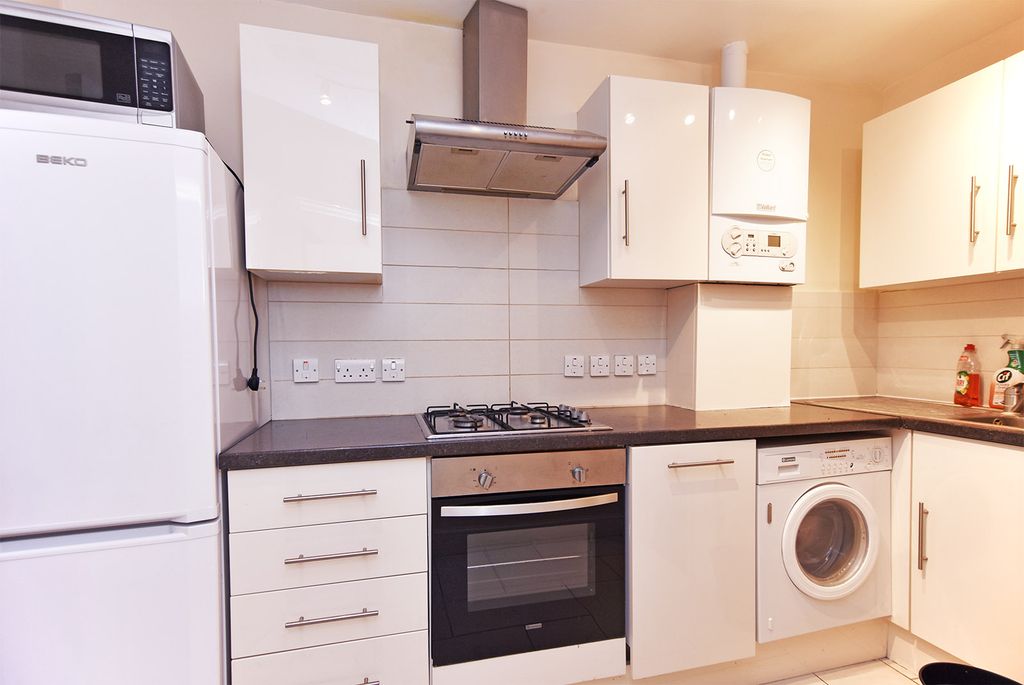 Property photo 2 of 3 Kitchen (1)