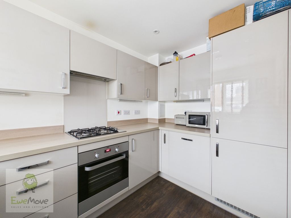 Property photo 3 of 17 Kitchen