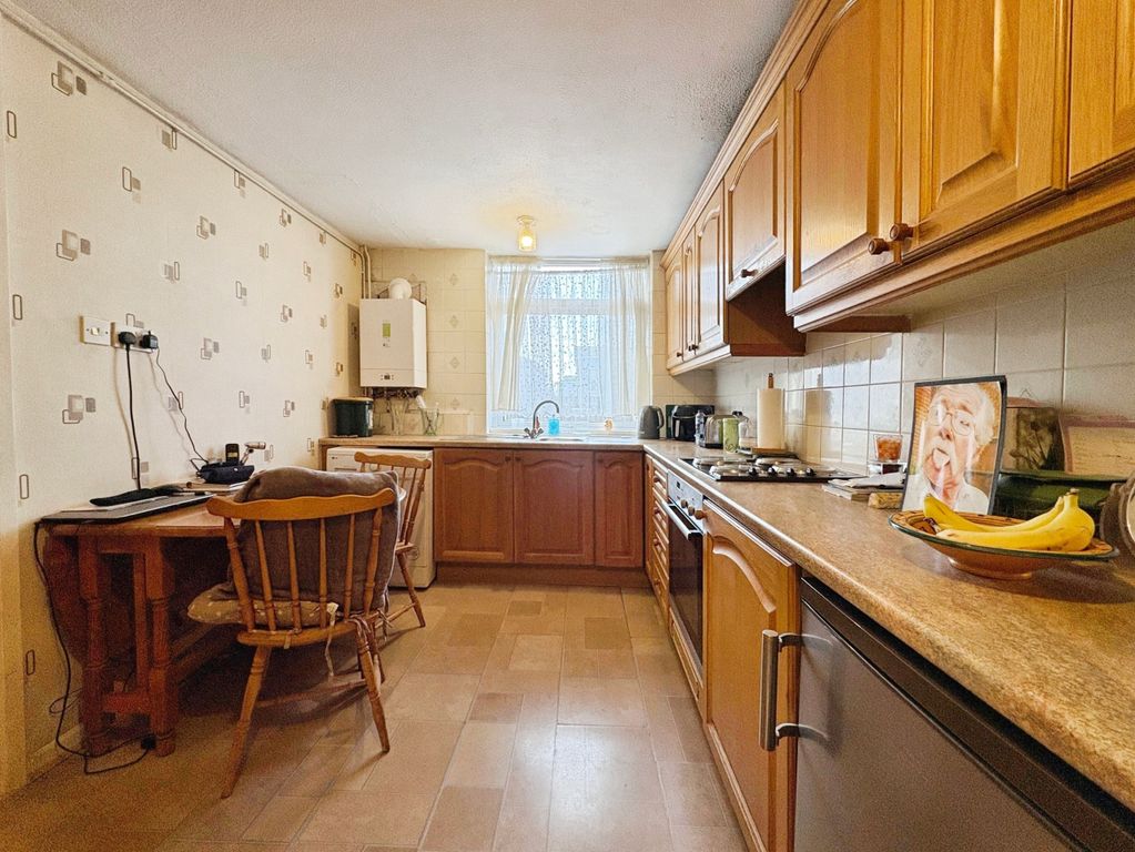Property photo 3 of 17 Kitchen