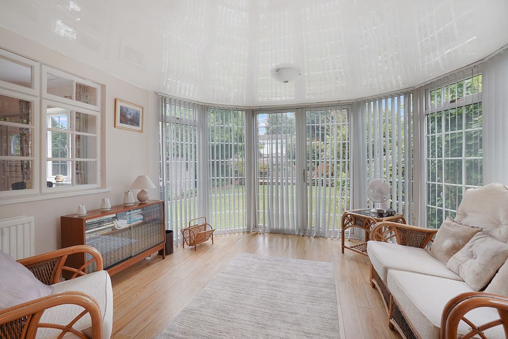 Property photo 3 of 17 4358328