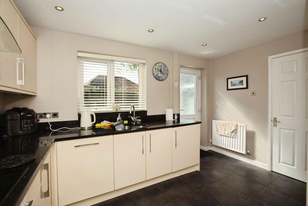 Property photo 2 of 19 2F2113d4c01Fffb7B83E8867d6F7F01415d3A6F3.Jpg