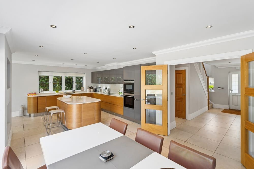 Property photo 2 of 28