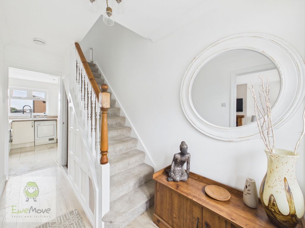 Property photo 2 of 13 Entrance Hall