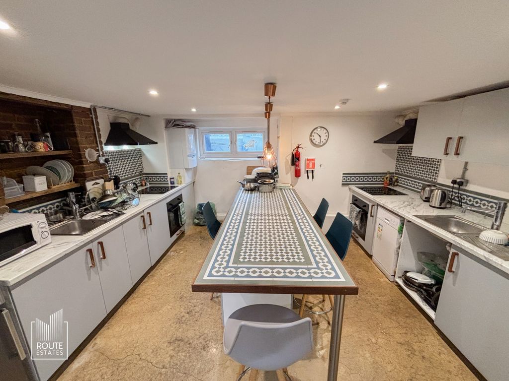 Property photo 3 of 10 Photo 2