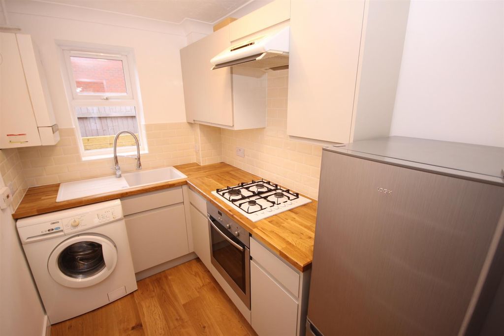 Property photo 3 of 8 Img_2302.Jpg