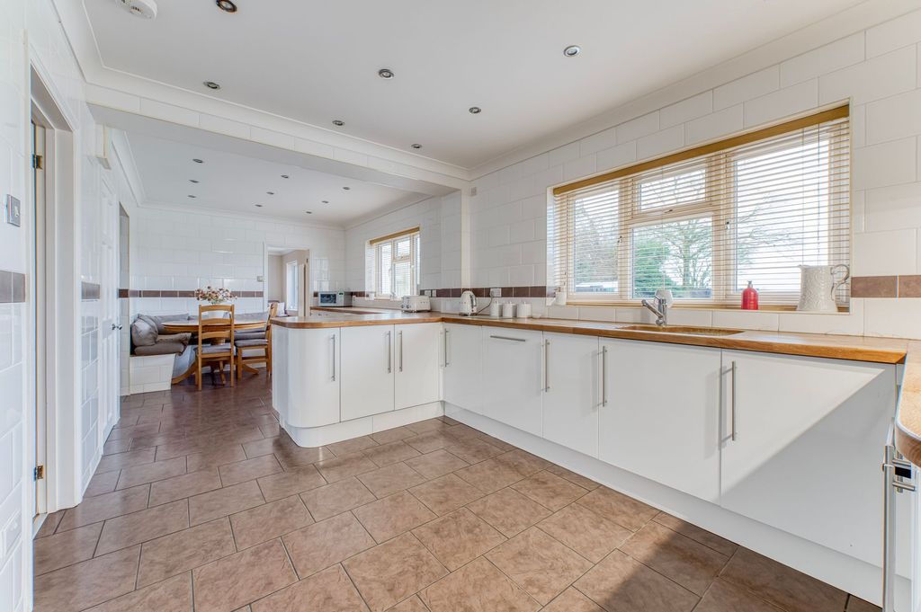 Property photo 3 of 24