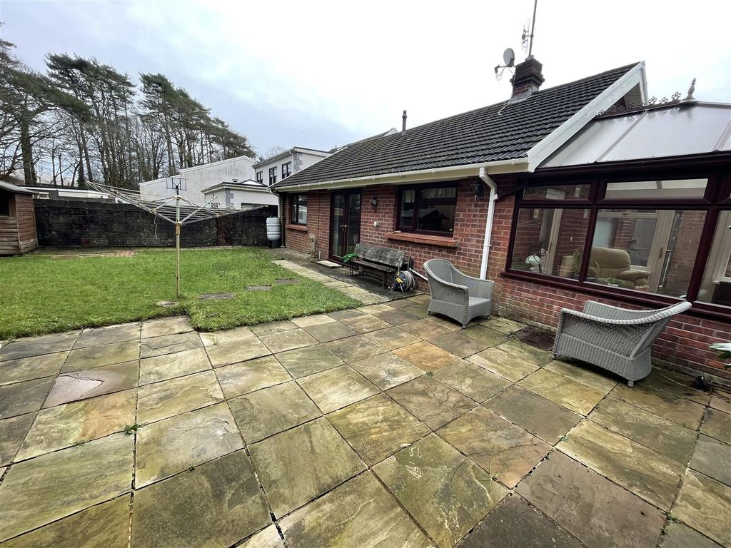 Property photo 3 of 18 External